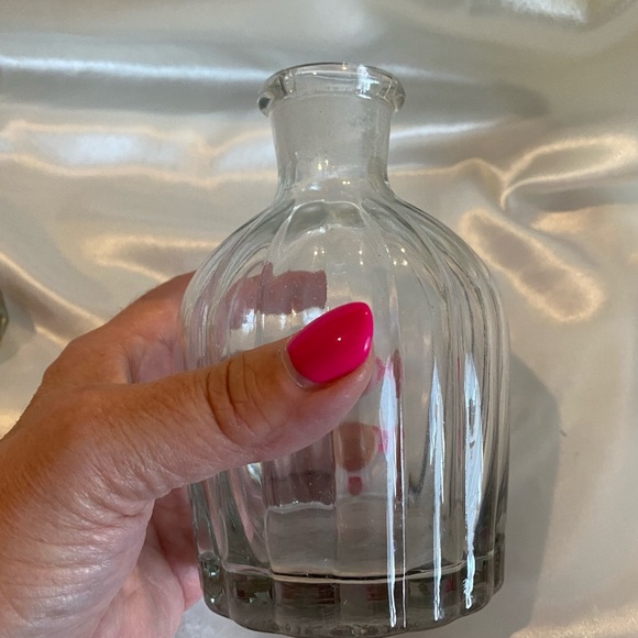 3/$30 SET OF 3 VINTAGE GLASS BOTTLES - Picture 8 of 13